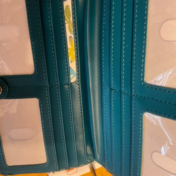 LUG Surrey Satin Luxe VL RFID Wallet - Picture 3 of 6